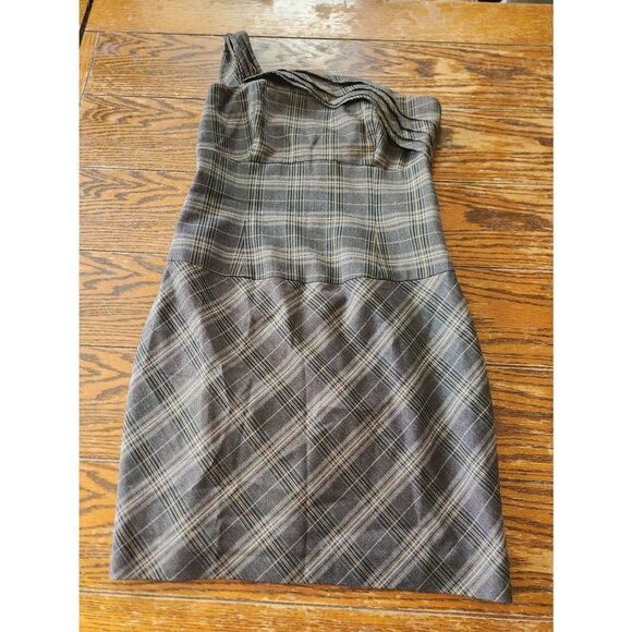 Black Halo Dresses & Skirts - Black Halo One Shoulder Plaid Mini Jackie dress sz 6